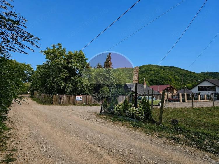 Casă cu 2 camere cu Teren 2431 Mp în Central