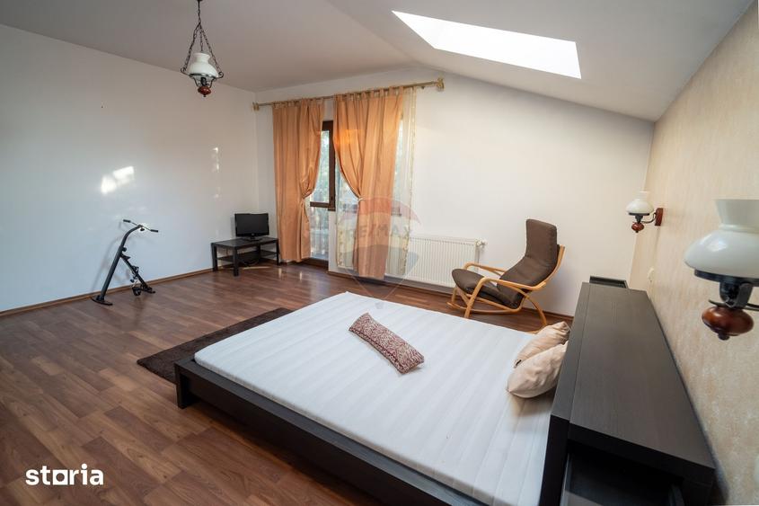 Casă cu 5 camere cu Teren 500 Mp în Brănești