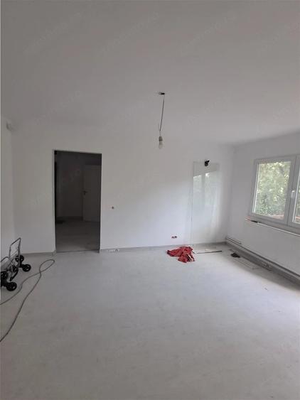 Apartament cu 2 camere semidecomandat în Tipografilor