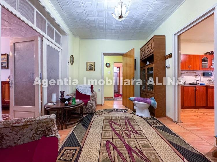 Apartament cu 4 camere decomandat în Liliacului