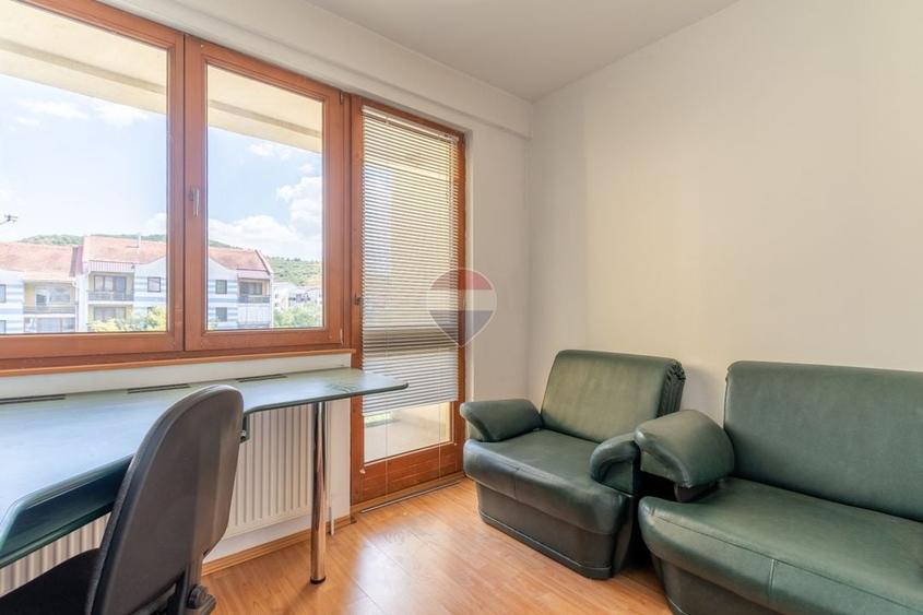 Apartament cu 2 camere semidecomandat, mobilat în Florești