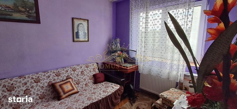 Apartament cu 3 camere semidecomandat în Central