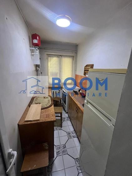 Apartament cu 3 camere semidecomandat în Ostroveni