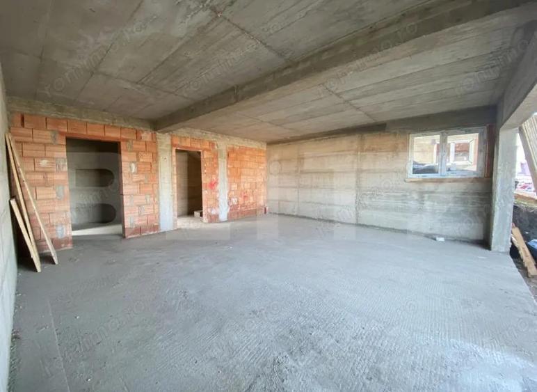 Casă cu Teren 560 Mp în Dezmir