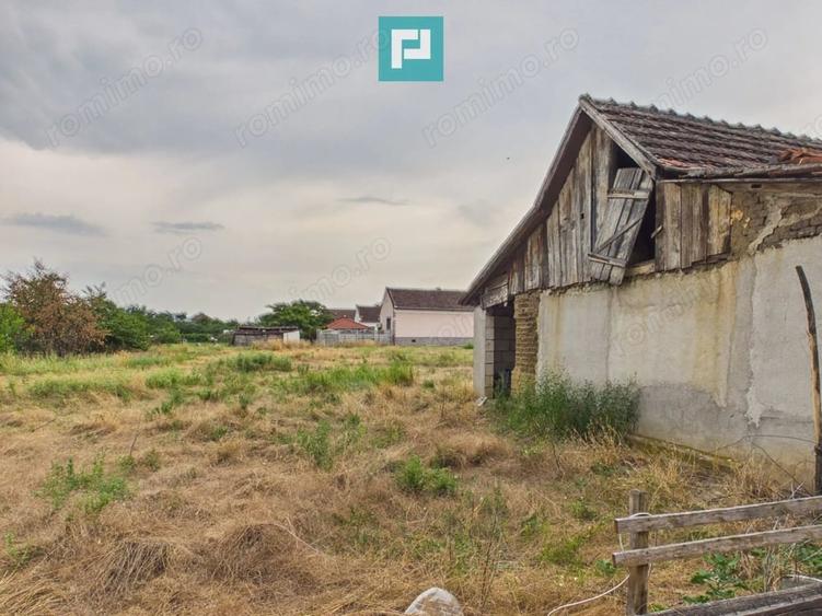 Casă cu 6 camere cu Teren 1556 Mp în Șiria