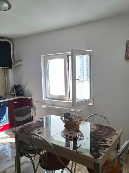 Apartament cu 4 camere decomandat în Vitan