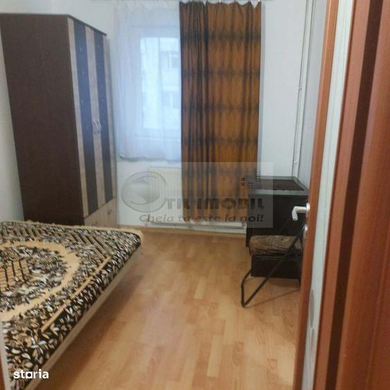 Apartament cu 3 camere semidecomandat, mobilat în Mircea cel Bătrân