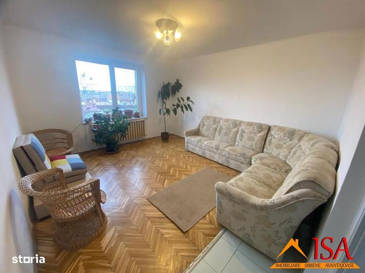 Apartament cu 3 camere decomandat, mobilat în Ștrand