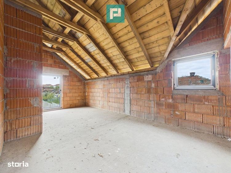 Casă cu 4 camere cu Piscina în Pârneava
