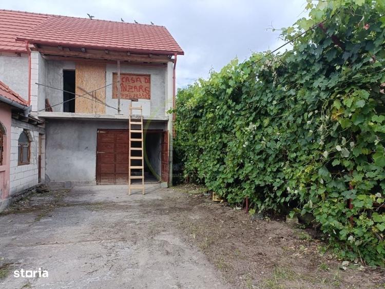 Casă cu 4 camere în Suseni