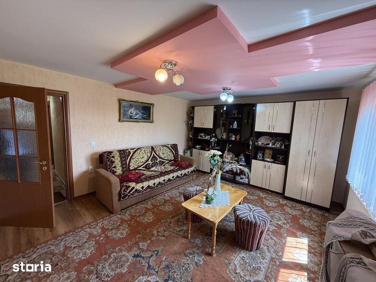 Casă cu 9 camere cu Teren 238 Mp în Central