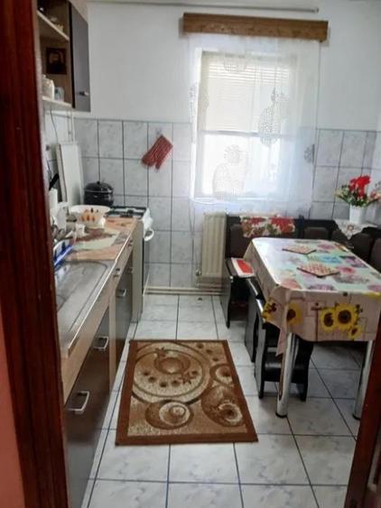 Apartament cu 2 camere decomandat în Calarași 4