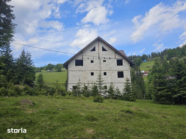 Casă cu Teren 2075 Mp în Arieșeni