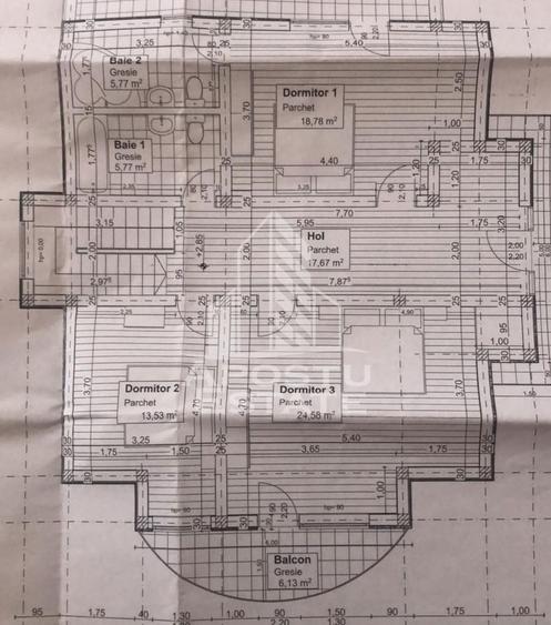 Casă individuală cu 5 camere cu Canalizare în Central