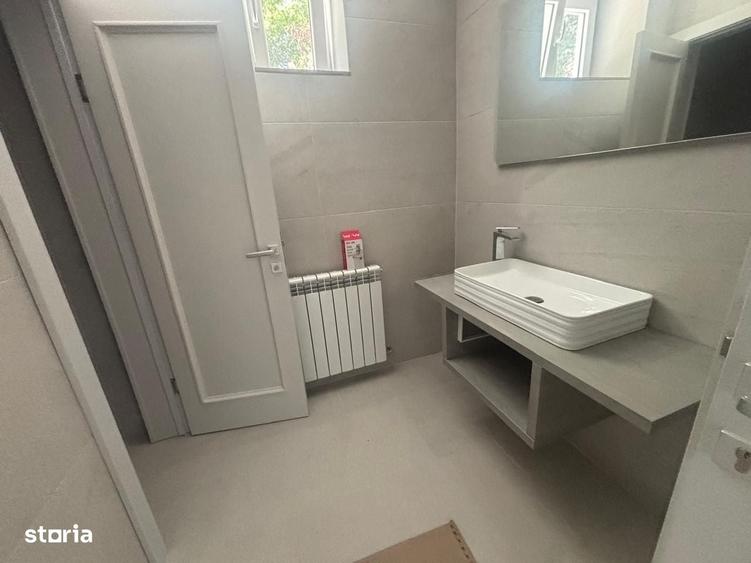 Casă cu 4 camere cu Teren 400 Mp în Central