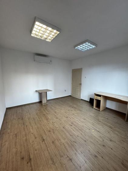 Birou, de 32 mp, în Nufărul
