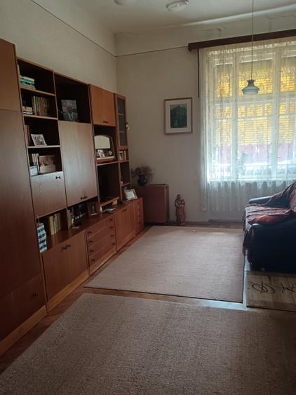Casă cu 2 camere cu Garaj în Central
