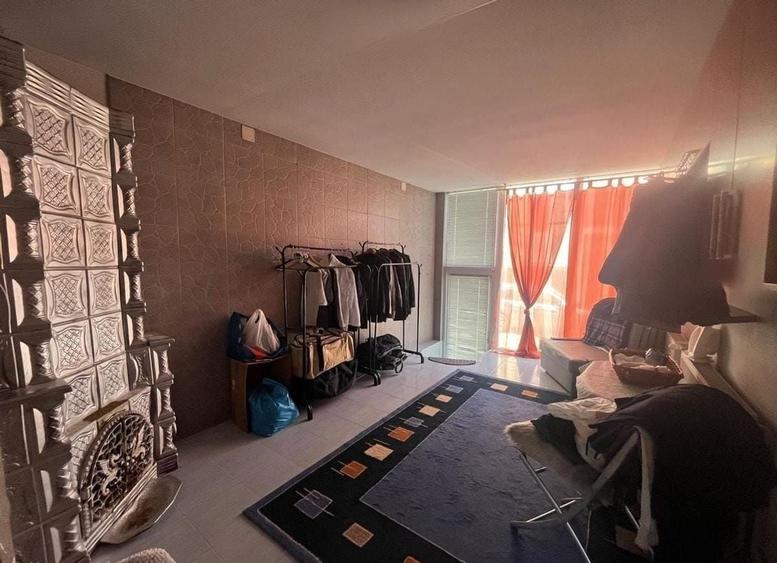 Apartament cu 4 camere semidecomandat în Central