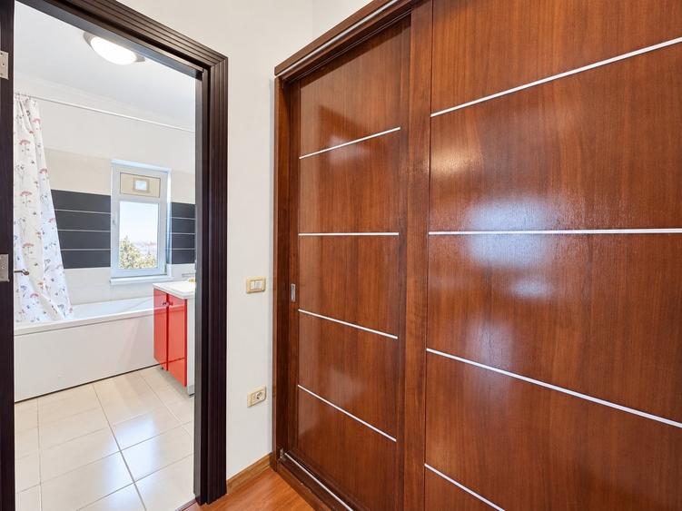 Apartament cu 2 camere semidecomandat, mobilat în Decebal