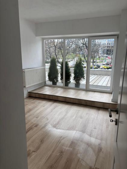 Apartament cu 4 camere decomandat în Tineretului