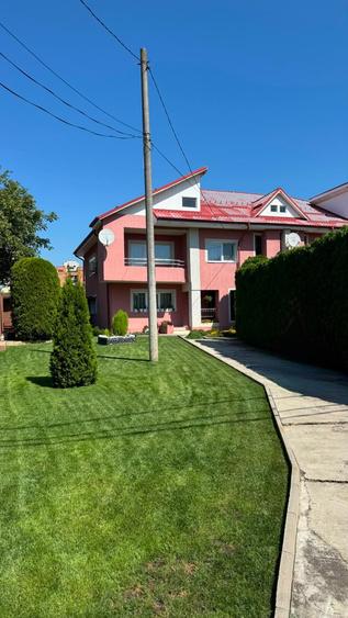 Duplex cu 10 camere cu Canalizare în 9 Mai