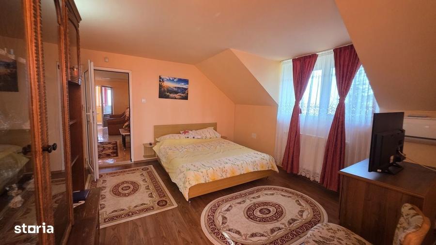 Casă cu 4 camere cu Teren 1170 Mp în Central