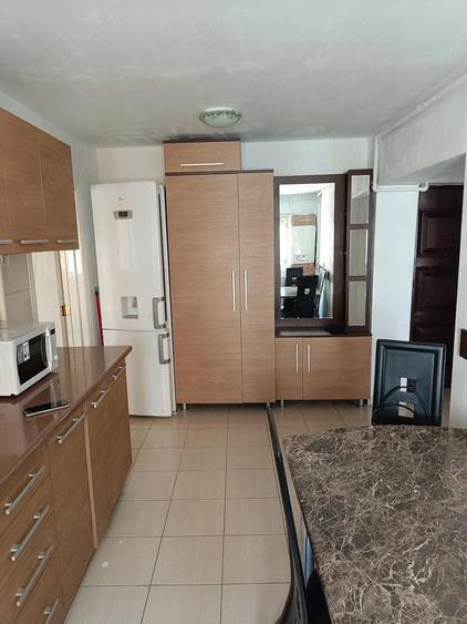 Apartament cu 2 camere decomandat în Calea Moldovei
