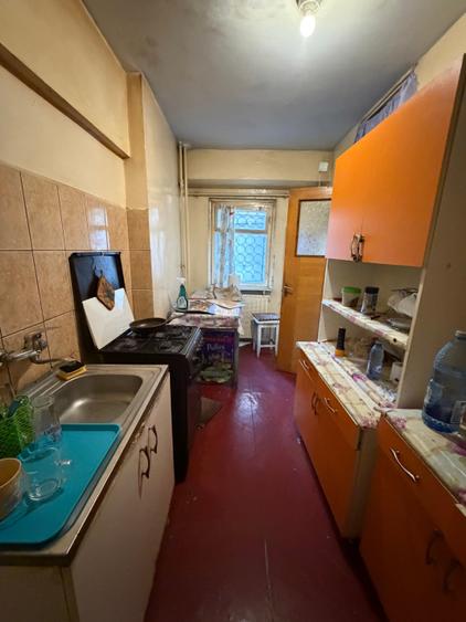 Apartament cu 3 camere decomandat în Văcăresti