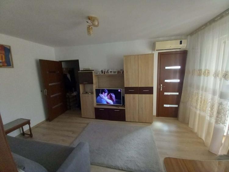 Inchiriez apartament 2 camere , Trivale - 1