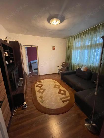 Apartament cu 3 camere semidecomandat în Central