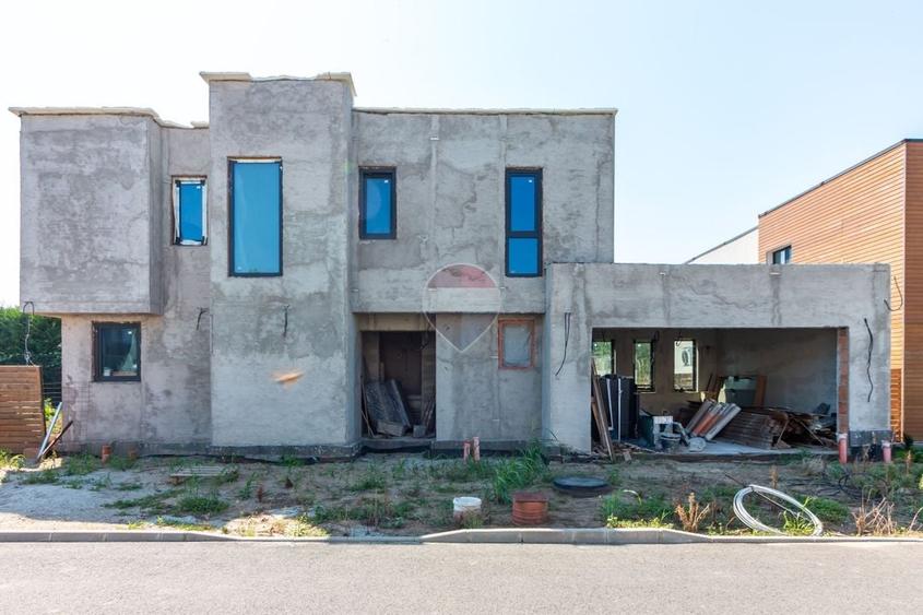 Casă individuală cu 4 camere cu Teren 701 Mp în Corbeanca