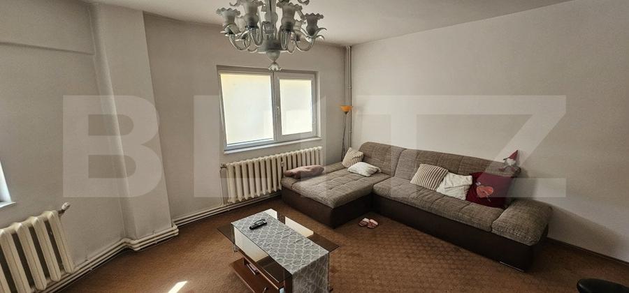 Apartament cu 5 camere decomandat, mobilat în Trident