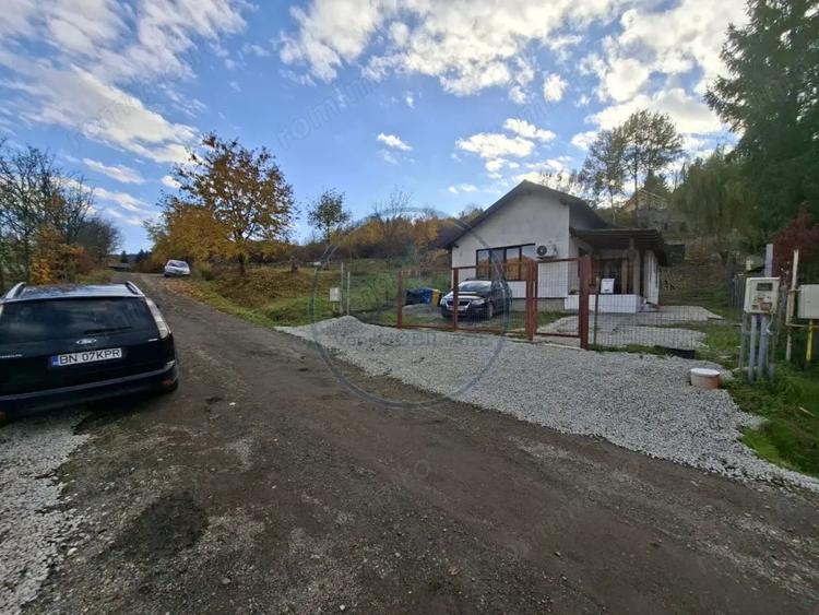 Casă cu 3 camere cu Canalizare în Central