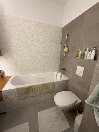 Apartament cu 4 camere decomandat, mobilat în Iancu Nicolae
