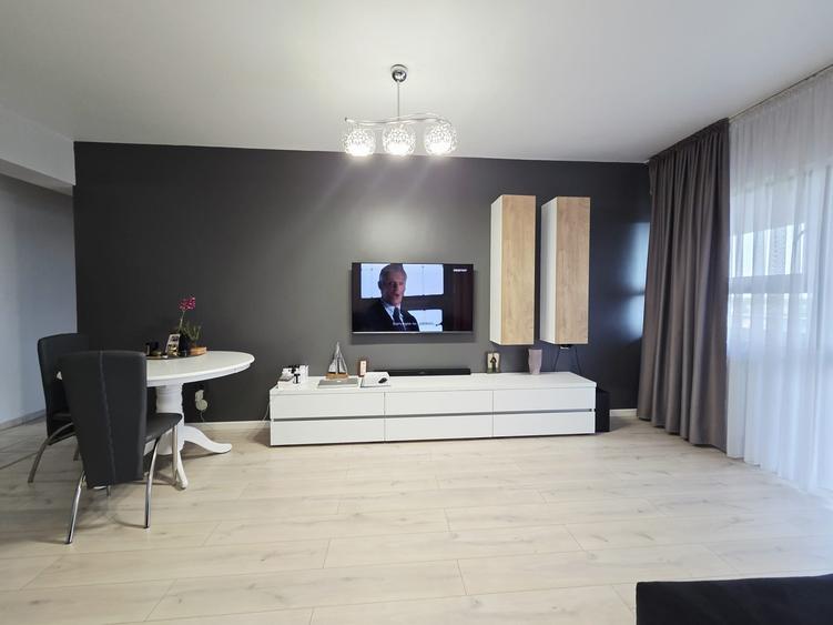 Apartament cu 2 camere decomandat în Ultimul leu