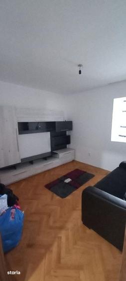 Apartament cu 3 camere în Calea București