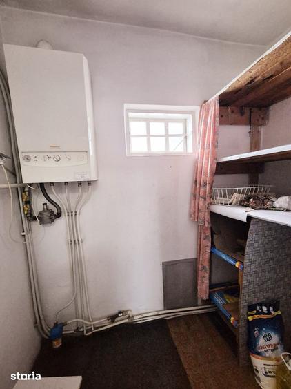Casă cu 4 camere cu Canalizare în Central