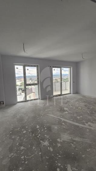 Apartament cu 3 camere semidecomandat în Mărăști