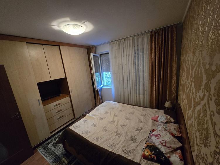 Apartament cu 3 camere decomandat în Dristor