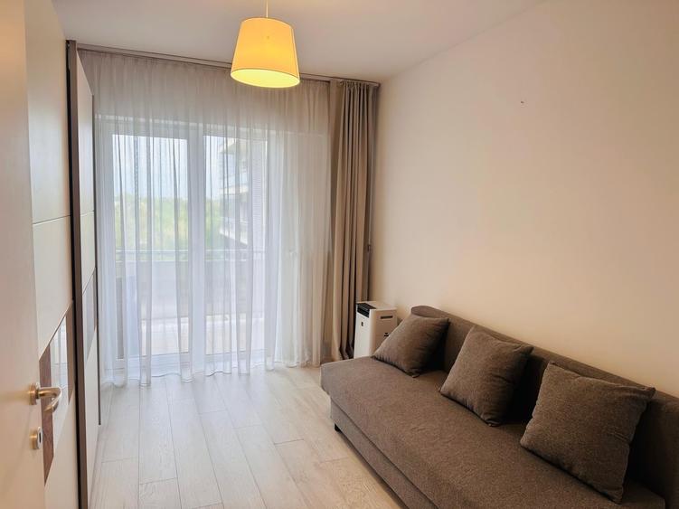 Apartament cu 3 camere semidecomandat, mobilat în Străulești