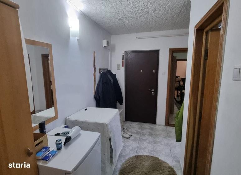 Apartament cu 4 camere decomandat în Nicolina