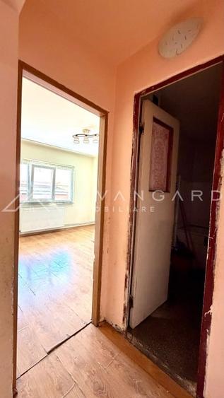 Apartament cu 3 camere decomandat, mobilat în Între Lacuri
