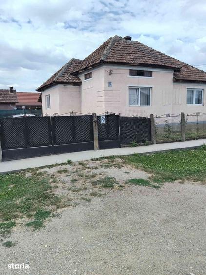 Casă cu 3 camere cu Teren 500 Mp în Vetiș
