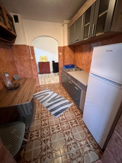 Apartament cu 3 camere decomandat în Girocului