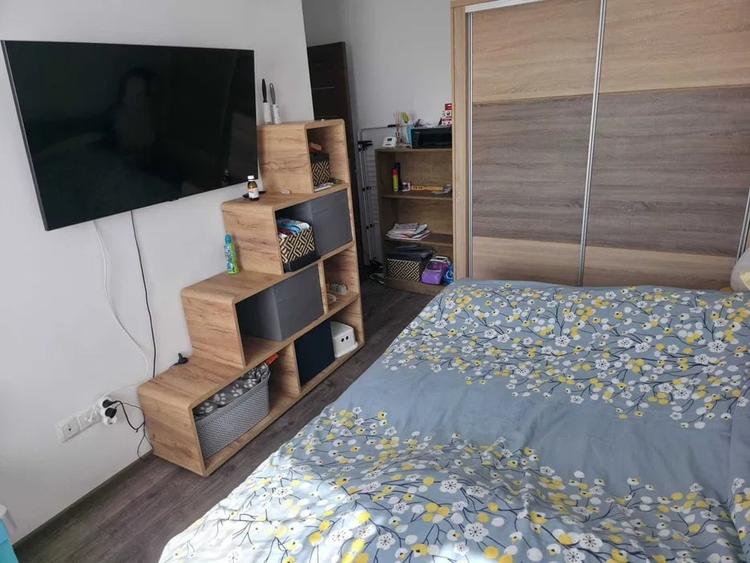Apartament cu 3 camere semidecomandat, mobilat în Florești