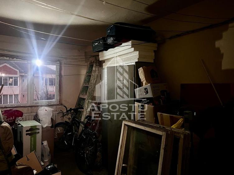 Apartament cu 3 camere decomandat, mobilat în Girocului