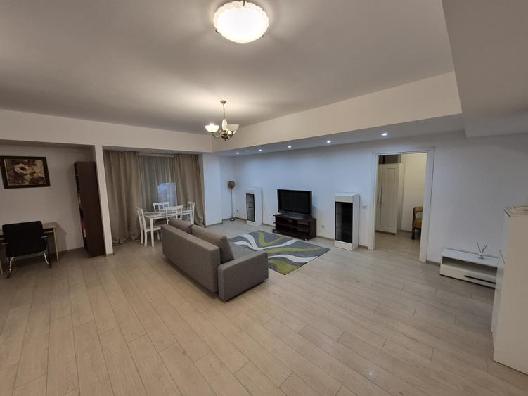 Apartament cu 2 camere semidecomandat în Băneasa