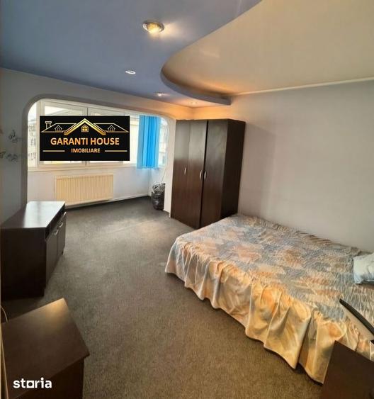 Apartament cu 3 camere decomandat în Republicii
