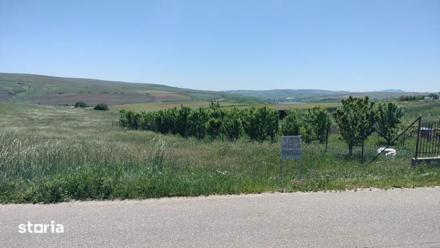 Teren de 960 mp, în Aiton