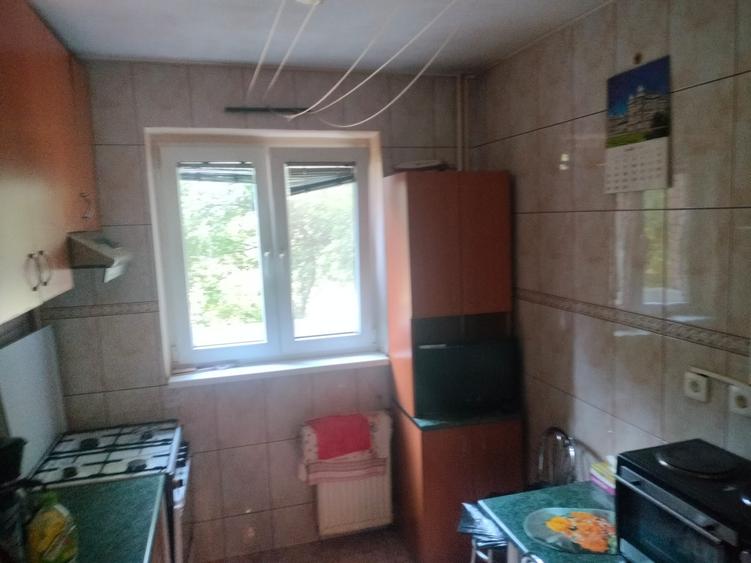 Apartament cu 3 camere decomandat în Drumul Taberei